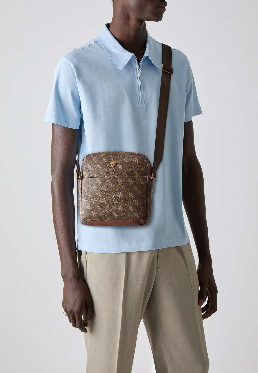 Сумка через плечо TORINO TOP ZIP CROSSBODY FLAT - Across body bag Guess, коричневый
Сумка через плечо TORINO TOP ZIP CROSSBODY FLAT - Across body bag Guess, коричневый