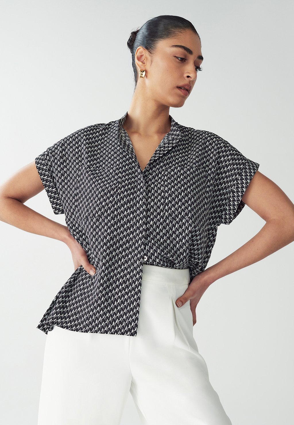 Блузка на пуговицах WILLA, черный
Блузка на пуговицах WILLA, черный