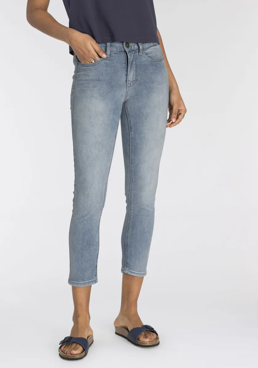 Джинсы Arizona 7/8 "Шейпинг", завышенная талия, цвет Bleached
Джинсы Arizona 7/8 "Шейпинг", завышенная талия, цвет Bleached