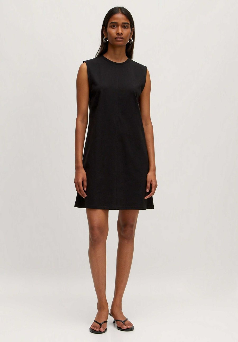 Платье EDITED PARWIN, Schwarz/Black
Платье EDITED PARWIN, Schwarz/Black