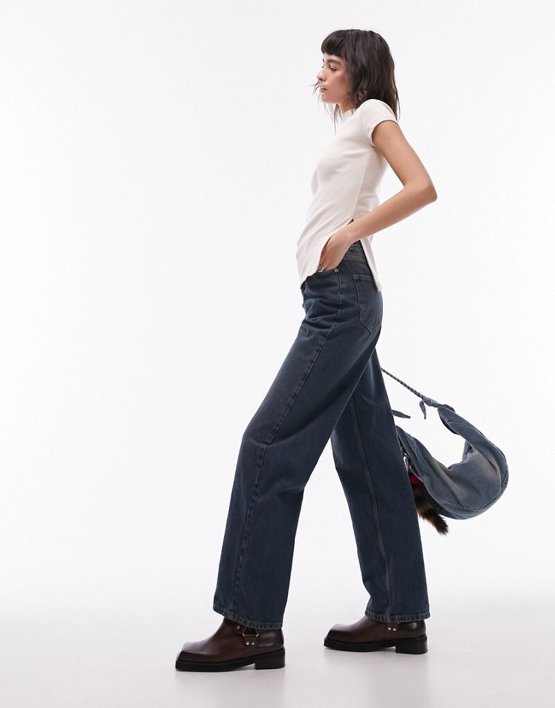 Белая футболка Topshop с высоким воротником и разрезом по бокам
Белая футболка Topshop с высоким воротником и разрезом по бокам