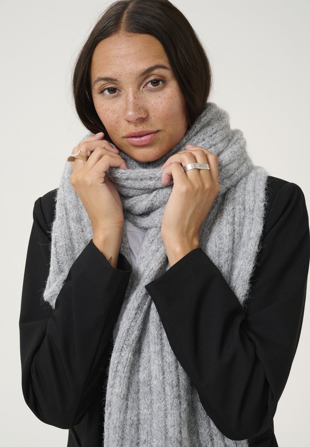 Шарф ADENA Kaffe, светло-серый
Шарф ADENA Kaffe, светло-серый