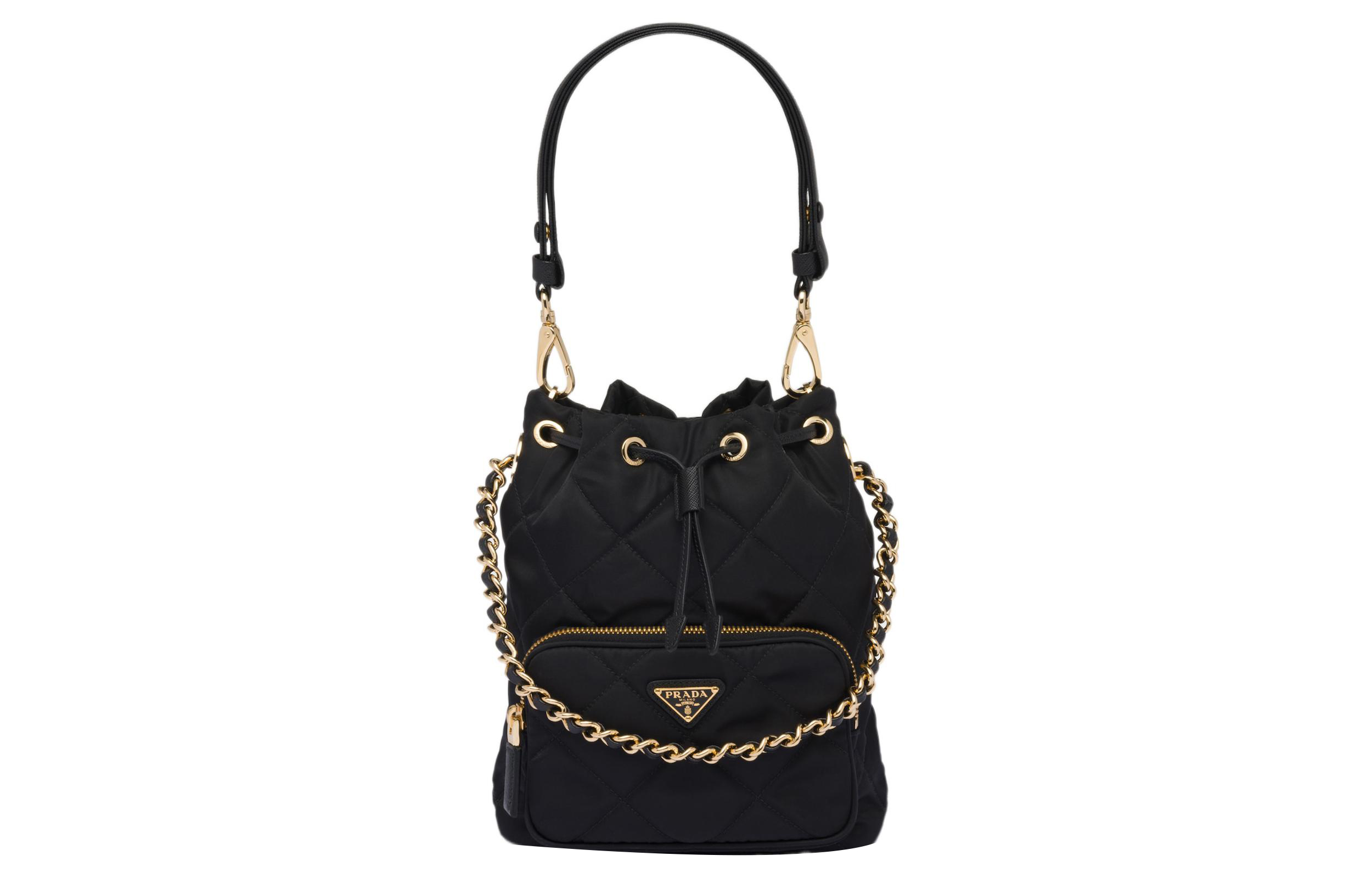 PRADA Переработанный нейлон ведро сумка, портативная кроссбоди сумка, плечевая сумка обычный размер женская black
PRADA Переработанный нейлон ведро сумка, портативная кроссбоди сумка, плечевая сумка обычный размер женская black