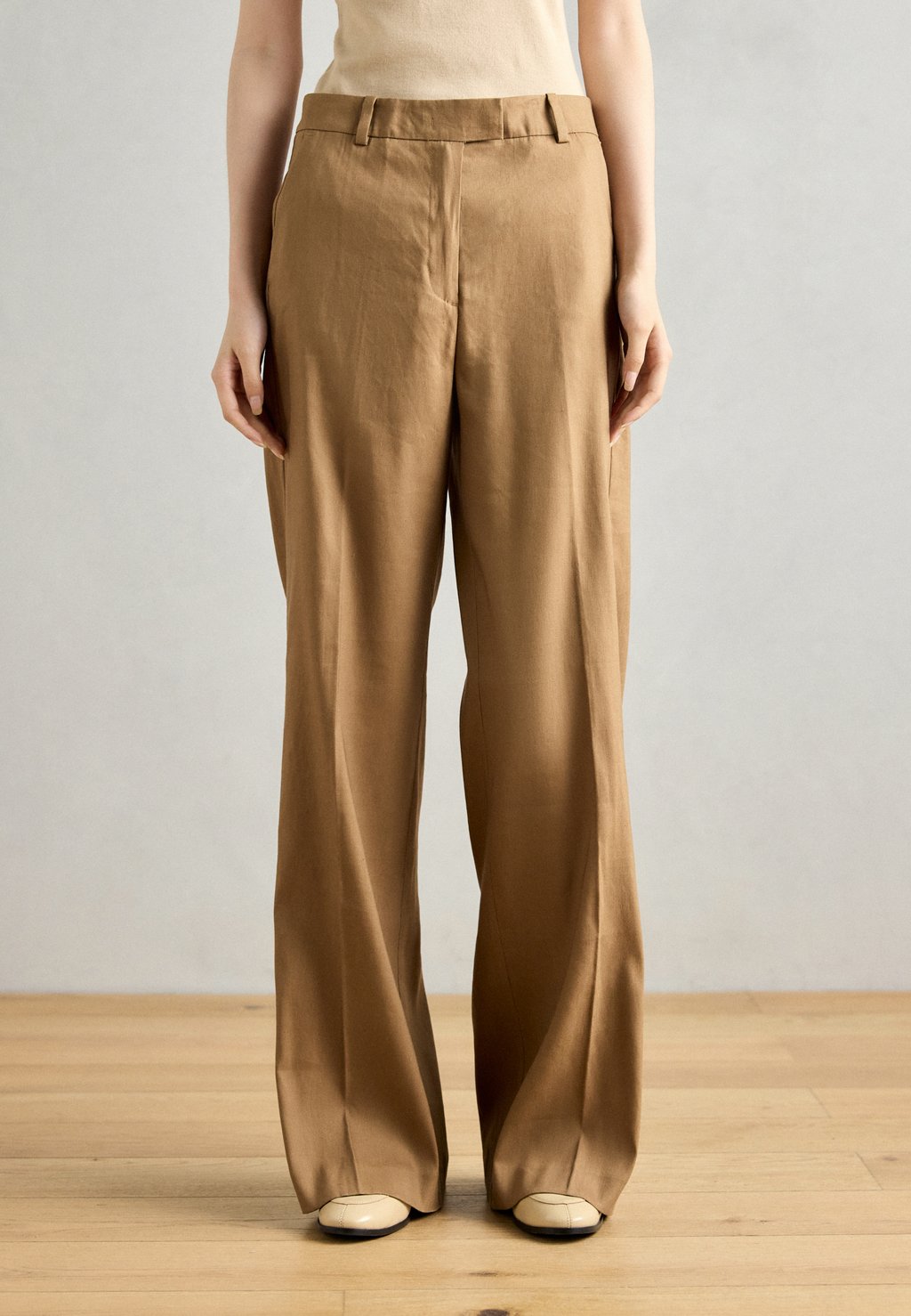 Брюки PANTS LONG LEG FIT AND FLARE SHAPE TAILORED LOOK WELT POCKET AT BACK Marc O'Polo, коричневый
Брюки PANTS LONG LEG FIT AND FLARE SHAPE TAILORED LOOK WELT POCKET AT BACK Marc O'Polo, коричневый