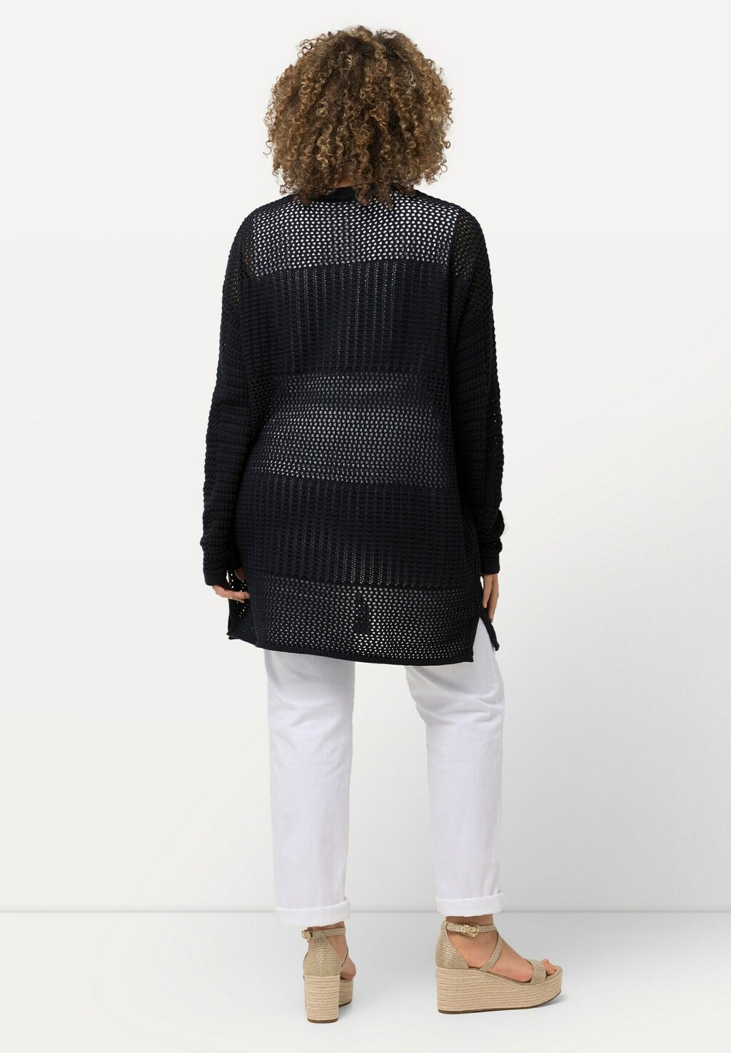 Кардиган OVERSIZED V-AUSSCHNITT Ulla Popken, черный 
Кардиган OVERSIZED V-AUSSCHNITT Ulla Popken, черный