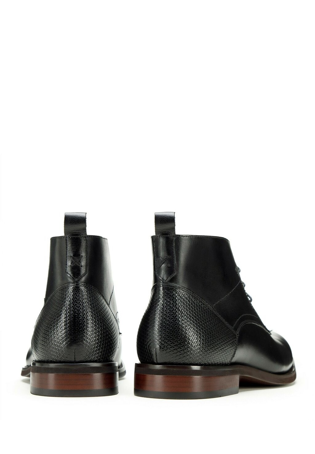 Ботильоны на шнуровке WITH GEOMETRIC DETAILS WITTCHEN, черный
Ботильоны на шнуровке WITH GEOMETRIC DETAILS WITTCHEN, черный