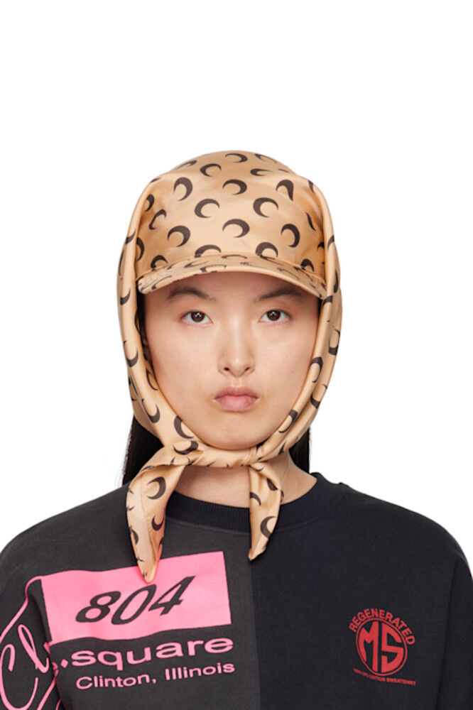 Эксклюзивная бежевая кепка SSENSE из регенерированного шелка с вуалью Marine Serre
Эксклюзивная бежевая кепка SSENSE из регенерированного шелка с вуалью Marine Serre