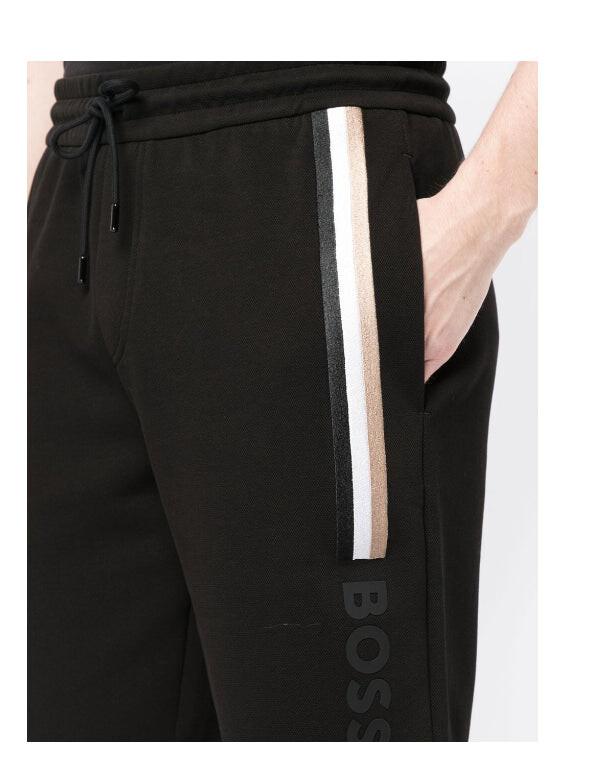 Мужские черные трикотажные шорты для бега Hugo Boss Lamson 94, черный
Мужские черные трикотажные шорты для бега Hugo Boss Lamson 94, черный