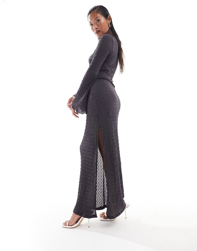 Юбка макси фактурного трикотажа Vero Moda Petite асфальтно-серого цвета (входит в комплект)
Юбка макси фактурного трикотажа Vero Moda Petite асфальтно-серого цвета (входит в комплект)