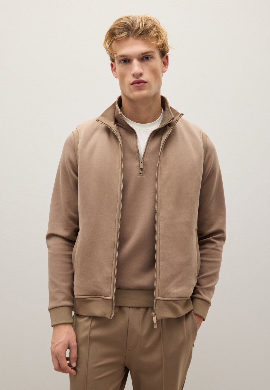 Куртка PIOMBO Waistcoat, Dark Brown
Куртка PIOMBO Waistcoat, Dark Brown