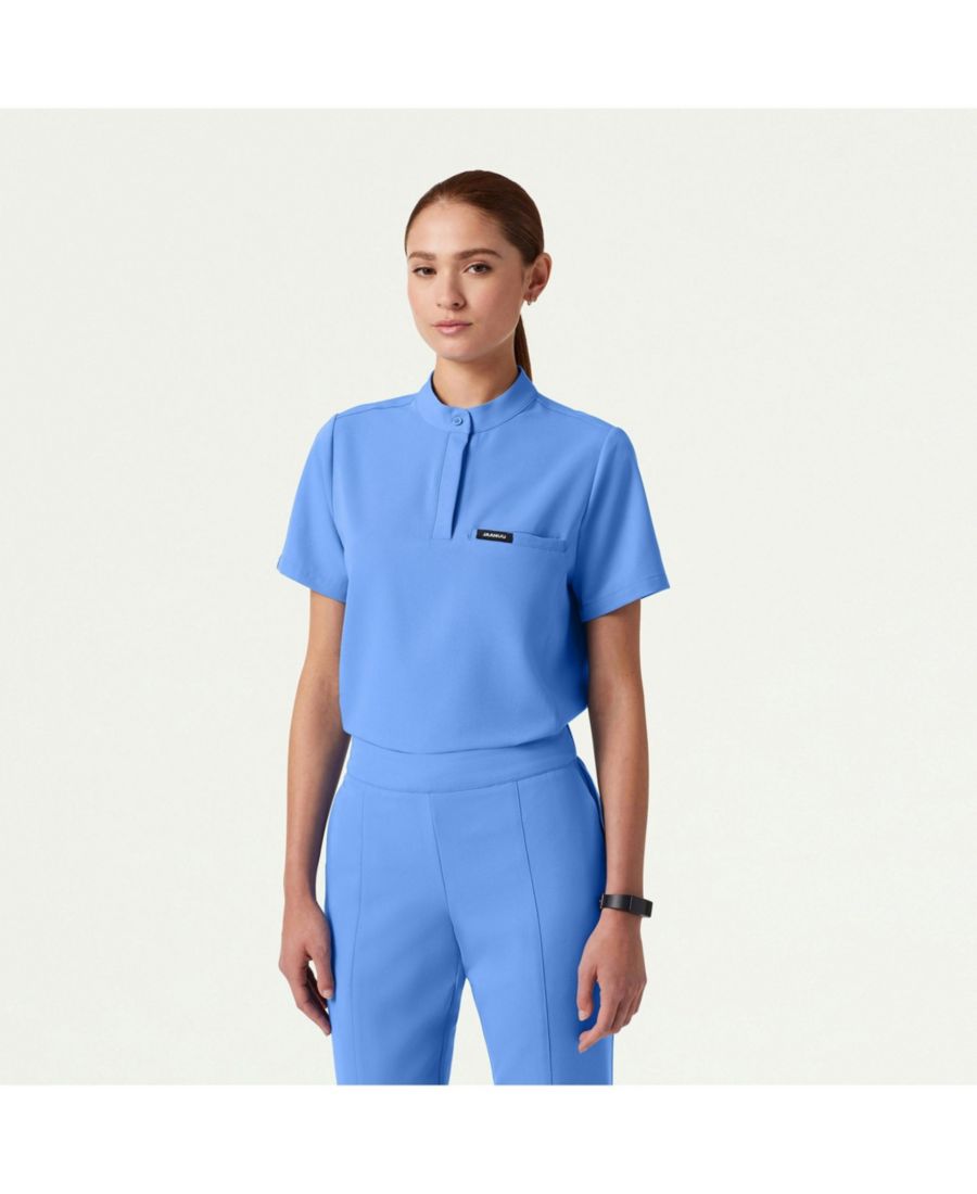 Женская медицинская рубашка Savi с одним карманом и классическим воротником-стойкой Jaanuu, Ceil blue
Женская медицинская рубашка Savi с одним карманом и классическим воротником-стойкой Jaanuu, Ceil blue