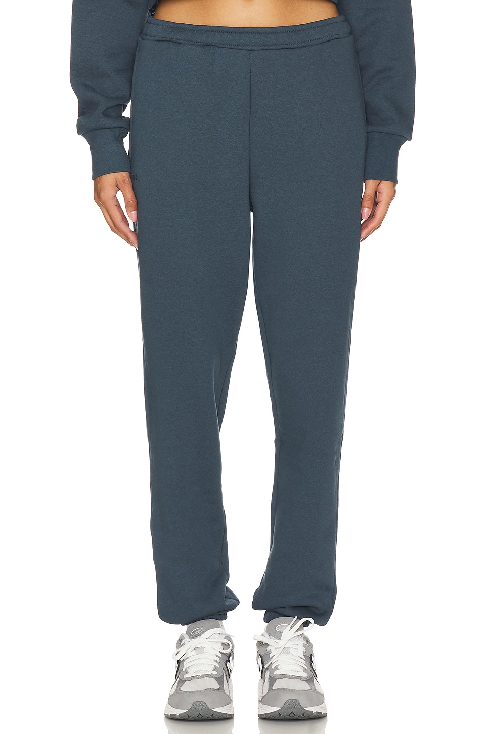 Джоггеры из французского трикотажа Ivl Collective, цвет dark slate
Джоггеры из французского трикотажа Ivl Collective, цвет dark slate