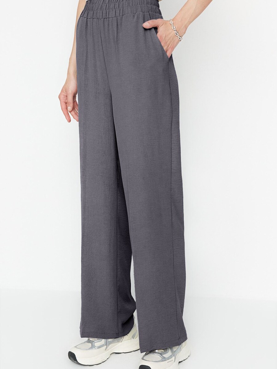 Широкие брюки со складкой спереди Trendyol, темно-серый
Широкие брюки со складкой спереди Trendyol, темно-серый