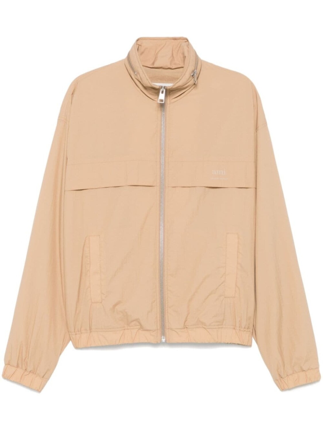 Ветровка с логотипом AMI Paris, нейтральный цвет
Ветровка с логотипом AMI Paris, нейтральный цвет