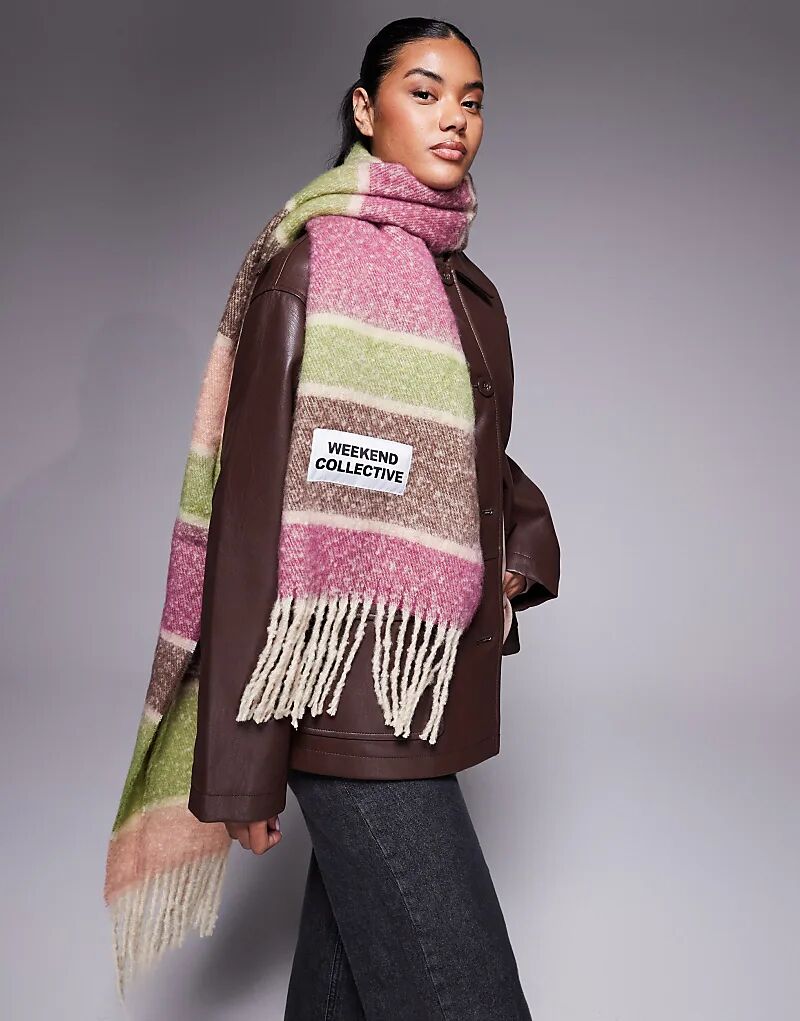 Большой полосатый шарф Weekend Collective с тканой этикеткой в зеленую смешанную полоску
Большой полосатый шарф Weekend Collective с тканой этикеткой в зеленую смешанную полоску