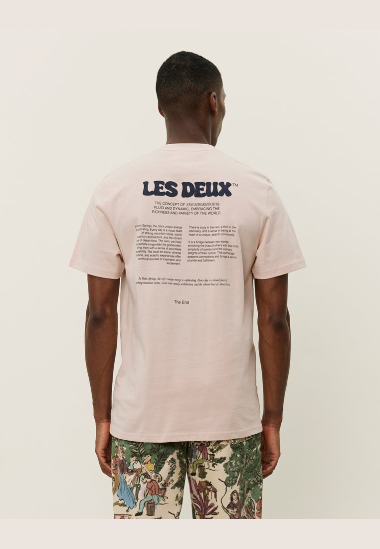 Футболка с принтом DYNAMIC Les Deux, розовый
Футболка с принтом DYNAMIC Les Deux, розовый