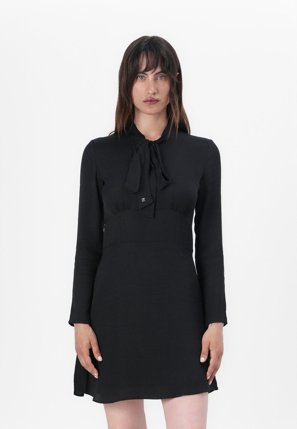 Повседневное платье KINGE HUGO, черный 
Повседневное платье KINGE HUGO, черный