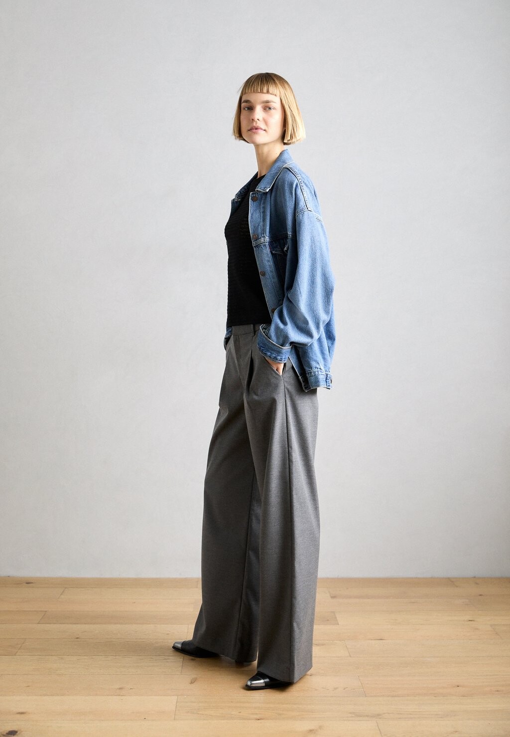 Топ с длинными рукавами BELLA Lindex, черный
Топ с длинными рукавами BELLA Lindex, черный