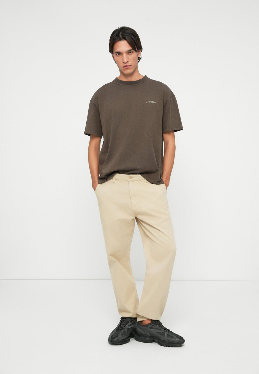 Футболка ARKK Copenhagen BOXY TEE UNISEX, Faded Brown/Brown, Коричневый, Футболка ARKK Copenhagen BOXY TEE UNISEX, Faded Brown/Brown
Футболка ARKK Copenhagen BOXY TEE UNISEX, Faded Brown/Brown, Коричневый, Футболка ARKK Copenhagen BOXY TEE UNISEX, Faded Brown/Brown