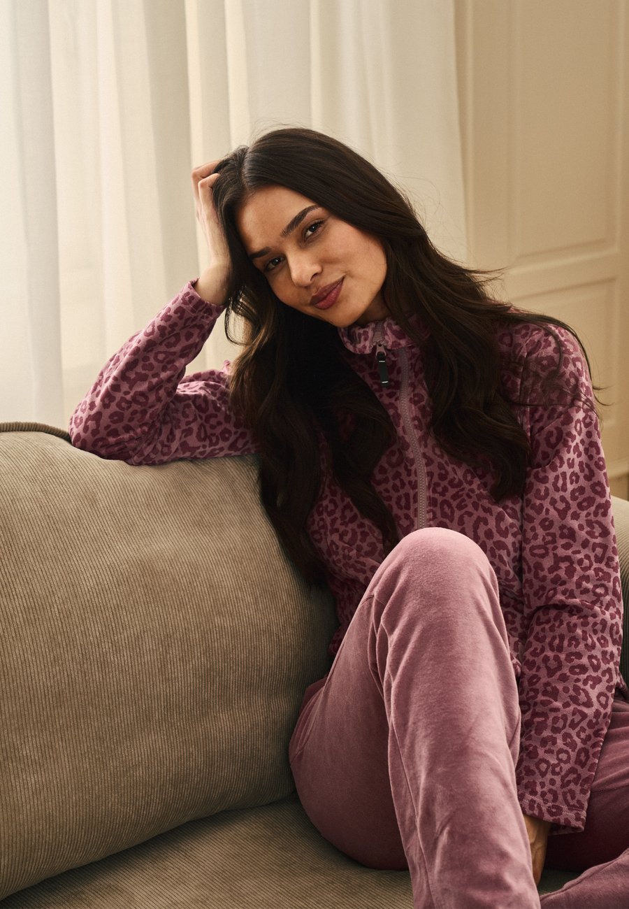 Пижамный комплект Decoy SET, Pink
Пижамный комплект Decoy SET, Pink