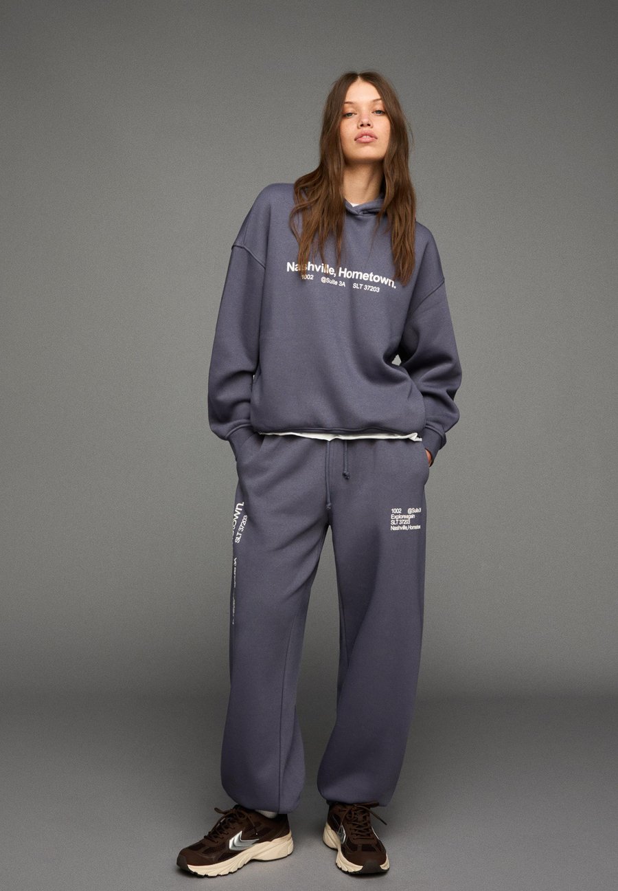 Худи Bershka PRINTED, Blue/Grey/Blue-Grey
Худи Bershka PRINTED, Blue/Grey/Blue-Grey