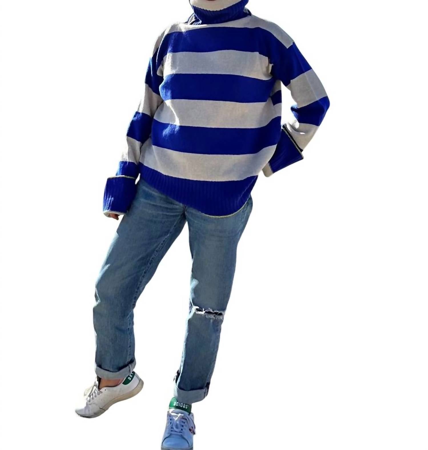 Свитер с воротником-воронкой в синем и кремовом цветах Rohka
Свитер с воротником-воронкой в синем и кремовом цветах Rohka