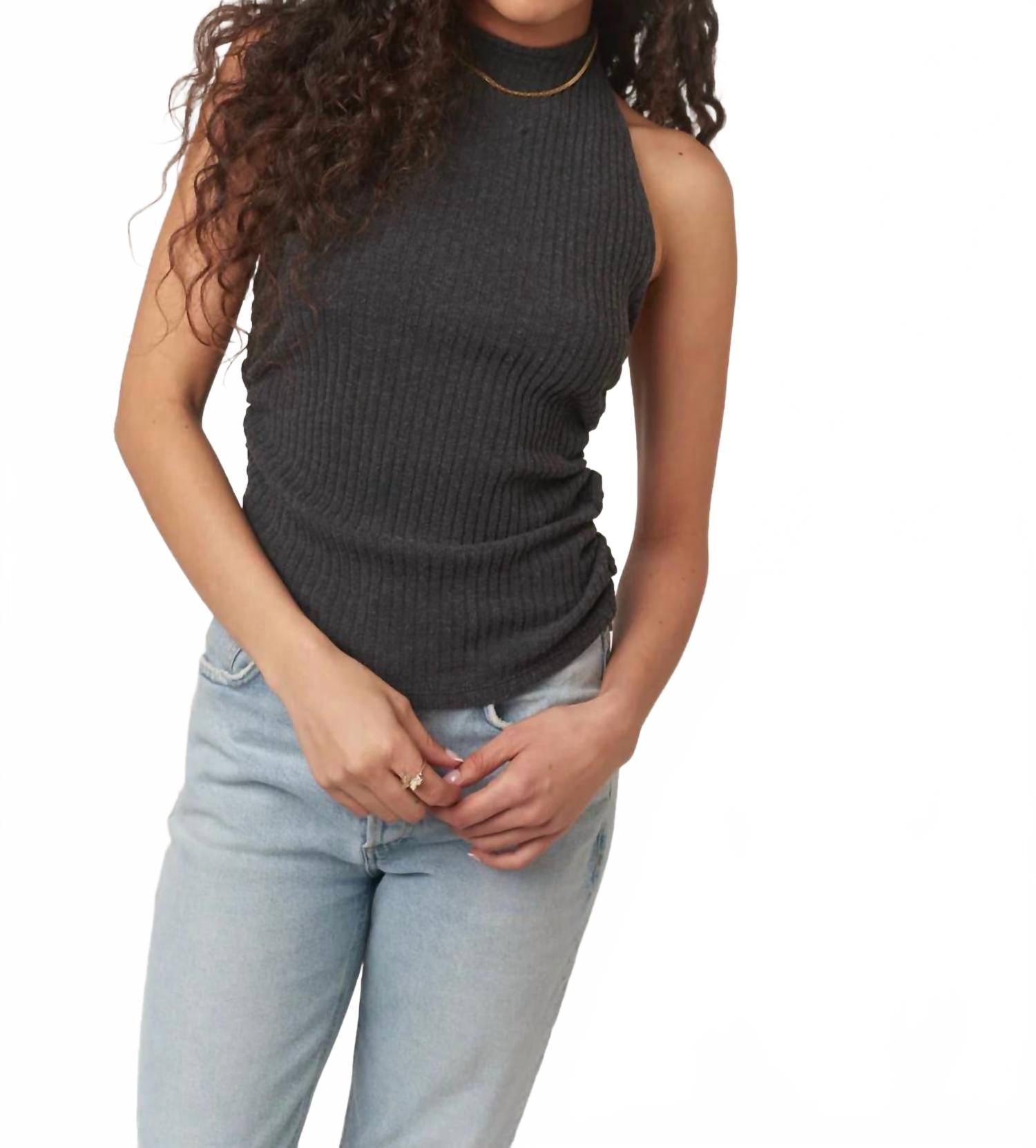 После Дождя Халтер топ в черном PROJECT SOCIAL T
После Дождя Халтер топ в черном PROJECT SOCIAL T