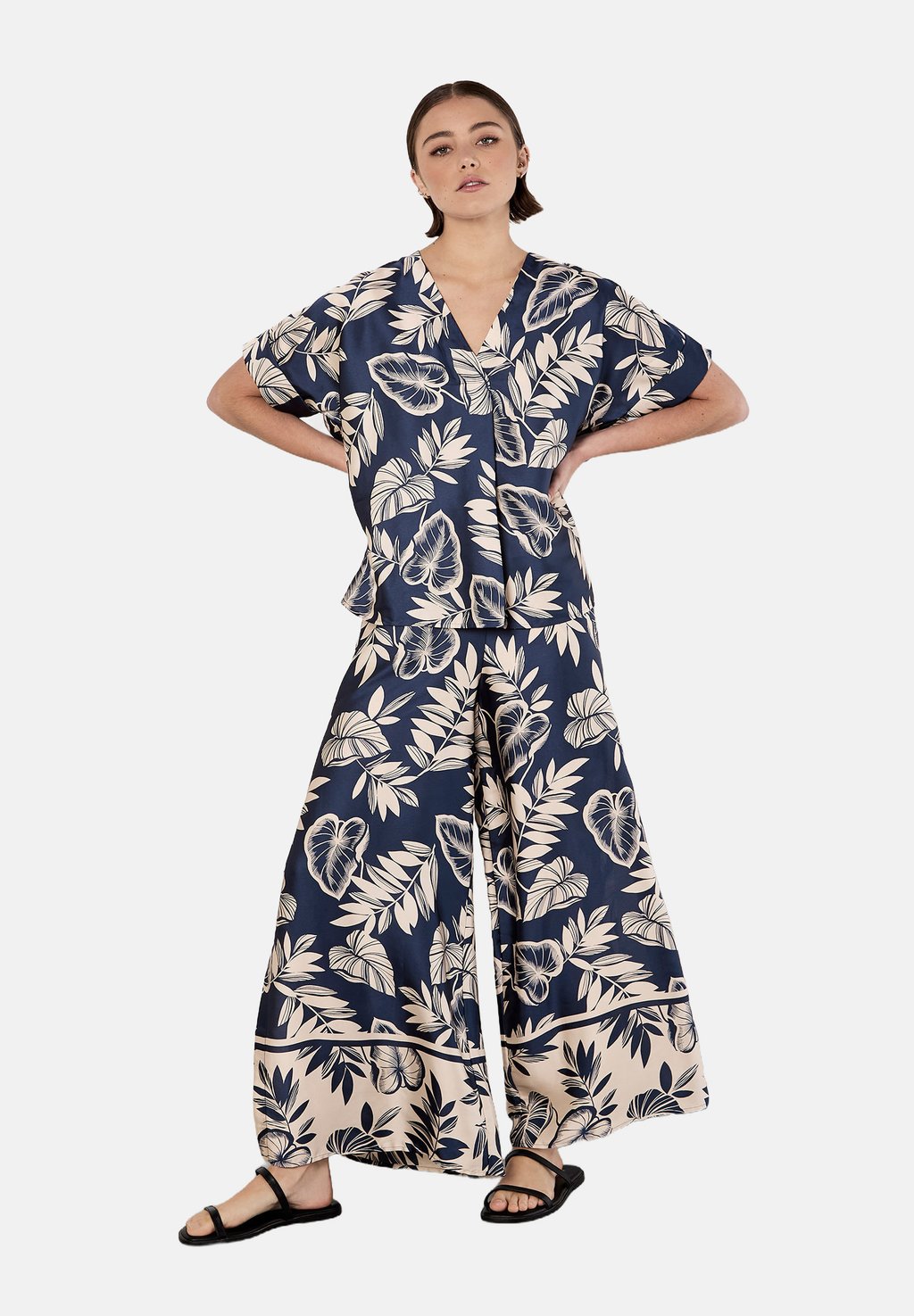 Длинная юбка Apricot, темно-синий
Длинная юбка Apricot, темно-синий