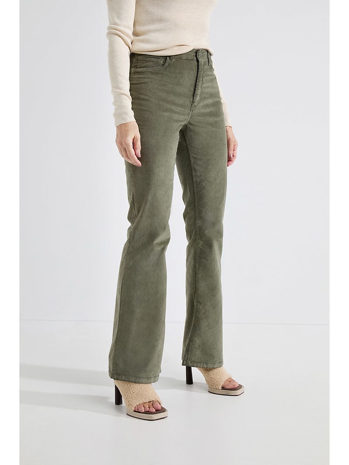 Джинсы "Alessandro" - расклешенный крой - зеленого цвета Josephine & Co
Джинсы "Alessandro" - расклешенный крой - зеленого цвета Josephine & Co