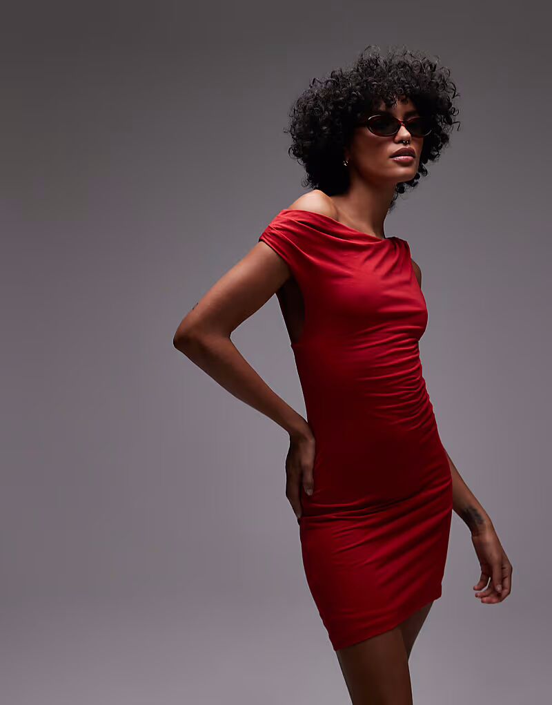 Мини-платье Topshop с асимметричной отделкой и перекрученной отделкой красного цвета 
Мини-платье Topshop с асимметричной отделкой и перекрученной отделкой красного цвета