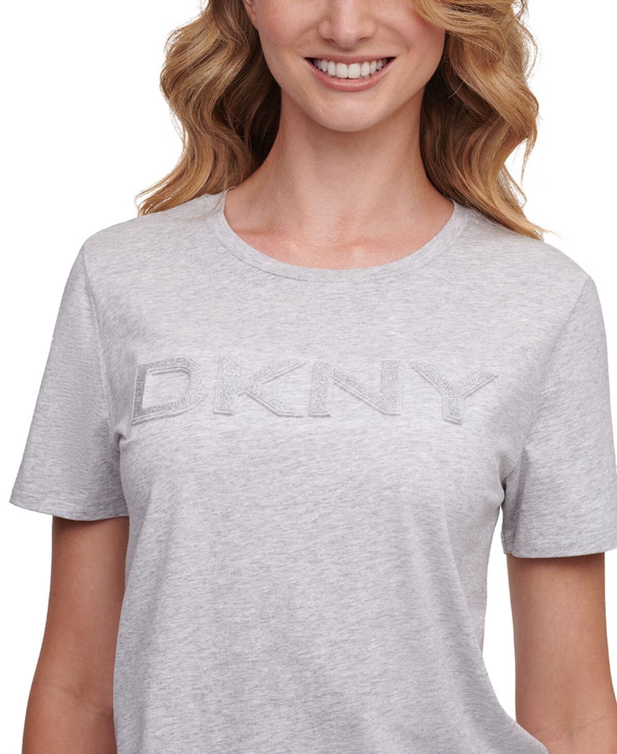 Футболка с блестящим логотипом DKNY
Футболка с блестящим логотипом DKNY