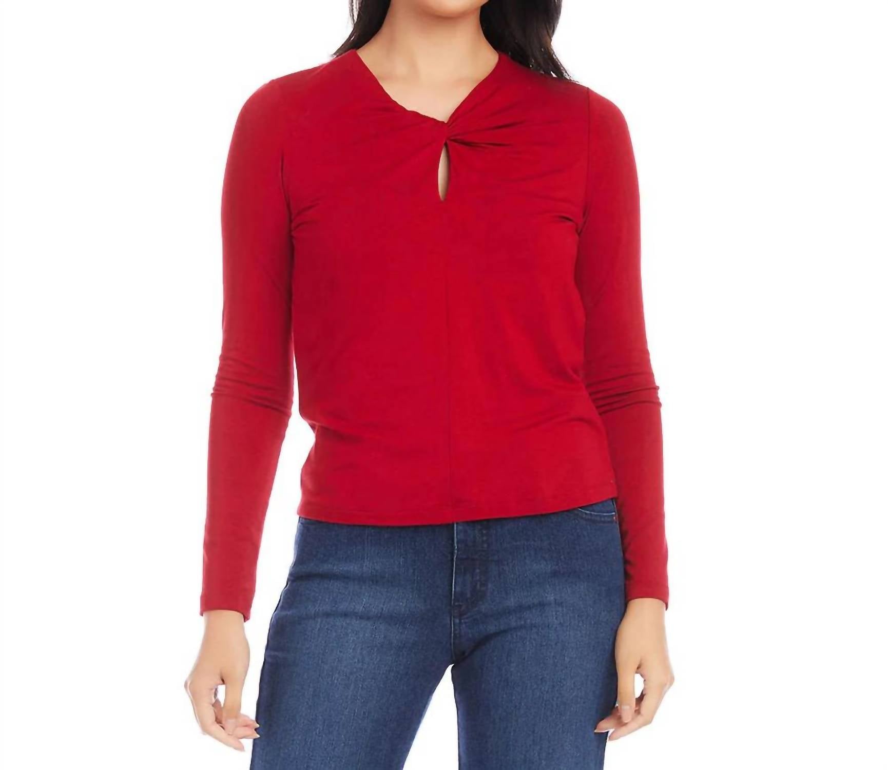 Топ с закрученным вырезом-сердечком в красном цвете Karen Kane 
Топ с закрученным вырезом-сердечком в красном цвете Karen Kane