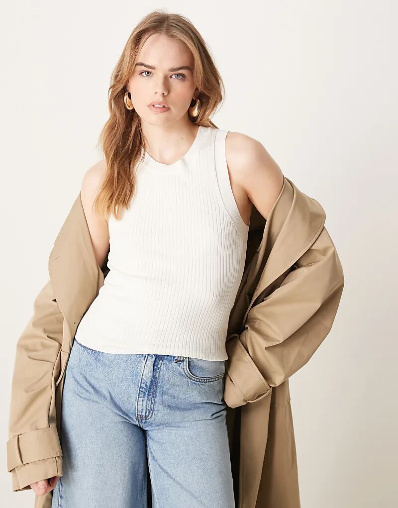 Трикотажная майка в рубчик белого цвета JDY
Трикотажная майка в рубчик белого цвета JDY