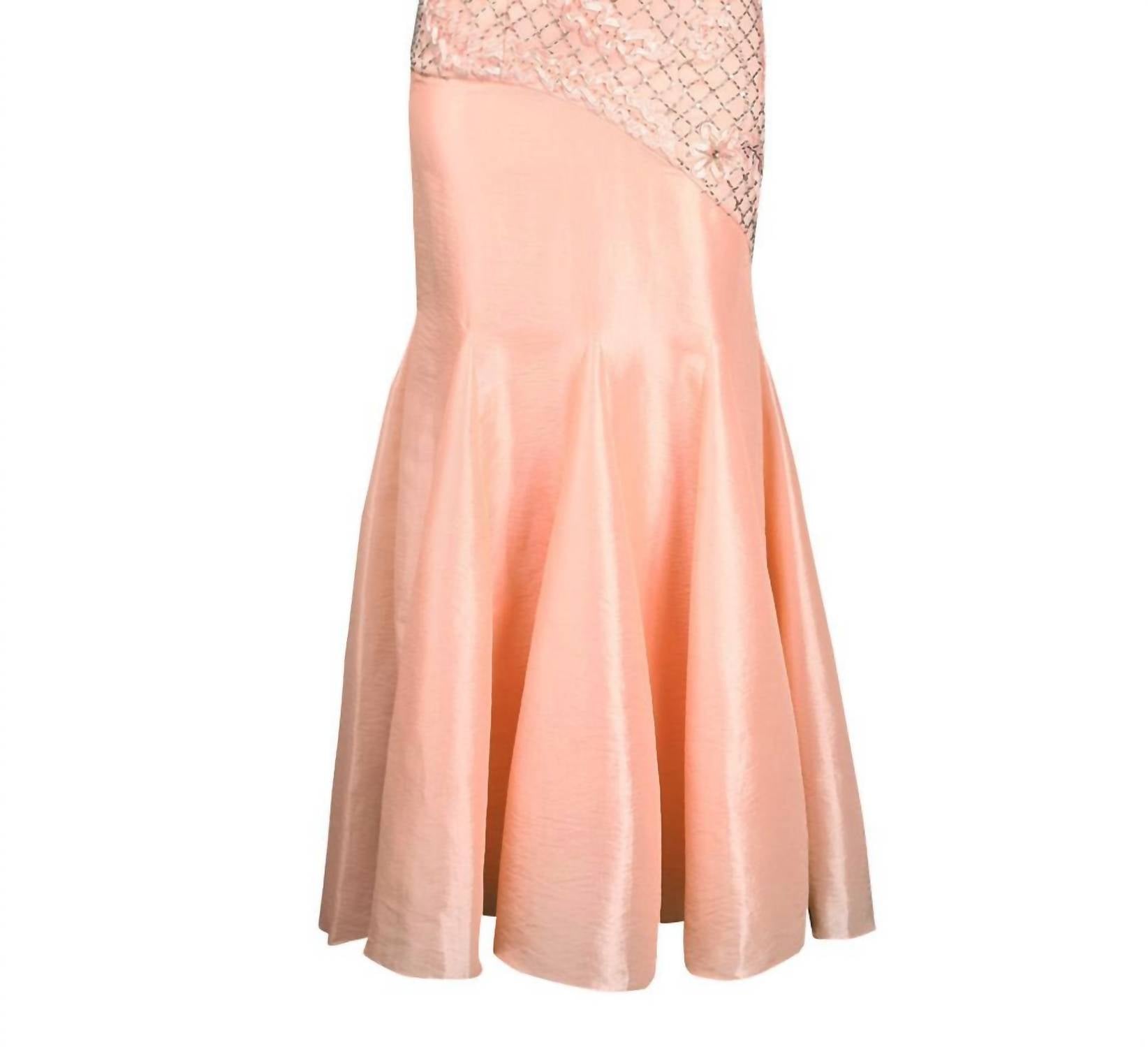 Платье-русалка без бретелек с цветочным узором и бисером цвета шампанского Suewong, цвет champagne
Платье-русалка без бретелек с цветочным узором и бисером цвета шампанского Suewong, цвет champagne