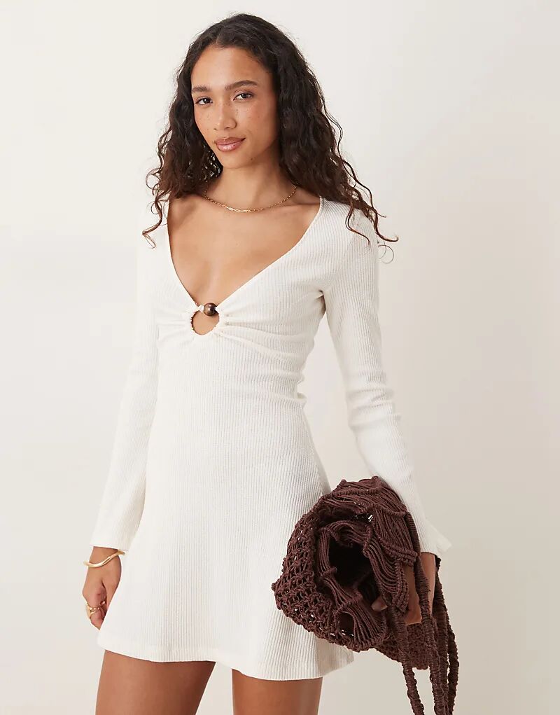 Мини-платье крючком с длинными рукавами и фурнитурой ASOS DESIGN в нейтральном цвете