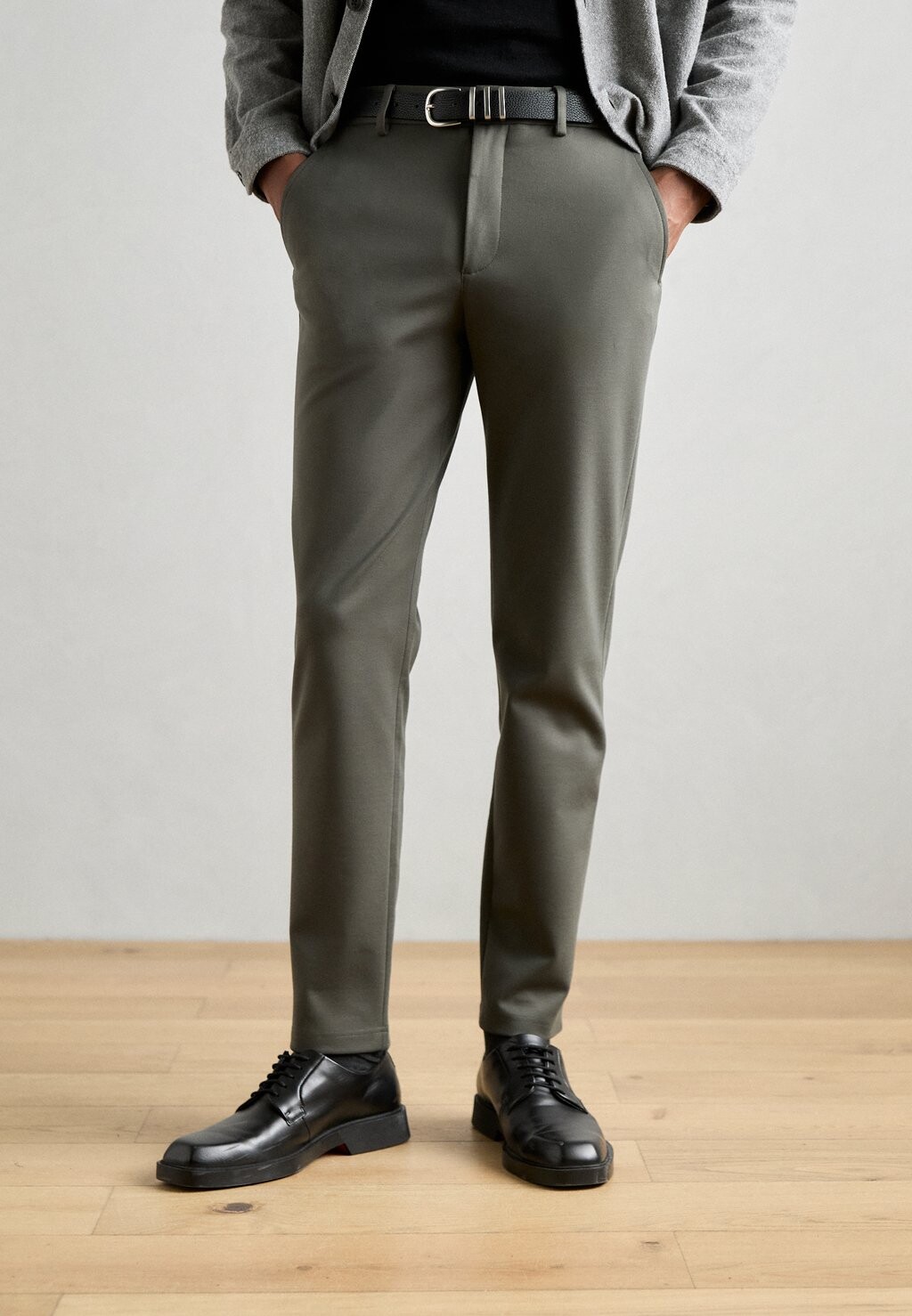 Чиносы SUPERFLEX Lindbergh, оливковый
Чиносы SUPERFLEX Lindbergh, оливковый