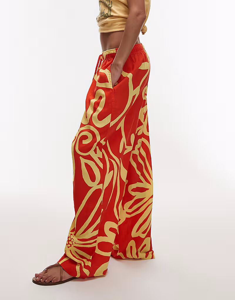 Брюки-баллоны из льна Topshop с ярким оранжевым абстрактным цветочным принтом
Брюки-баллоны из льна Topshop с ярким оранжевым абстрактным цветочным принтом