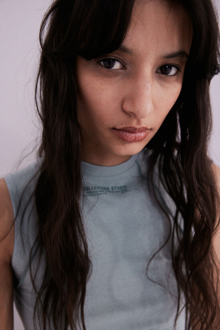 Укороченный топ-жилет с оверлоком H&M, бирюзовый
Укороченный топ-жилет с оверлоком H&M, бирюзовый