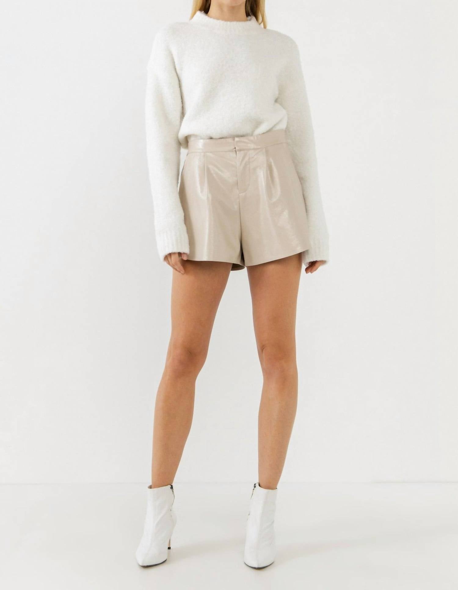 Короткие блестящие кожаные шорты цвета Taupe Grey Lab, серо-коричневый 
Короткие блестящие кожаные шорты цвета Taupe Grey Lab, серо-коричневый