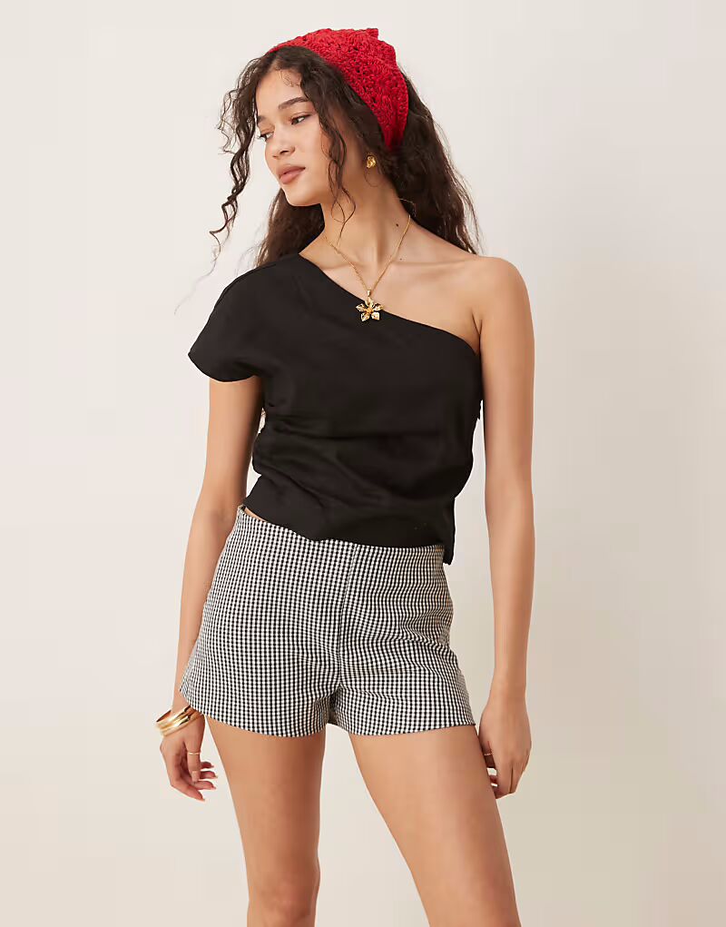 Строгие шорты средней посадки Abercrombie & Fitch в черную клетку виши
Строгие шорты средней посадки Abercrombie & Fitch в черную клетку виши