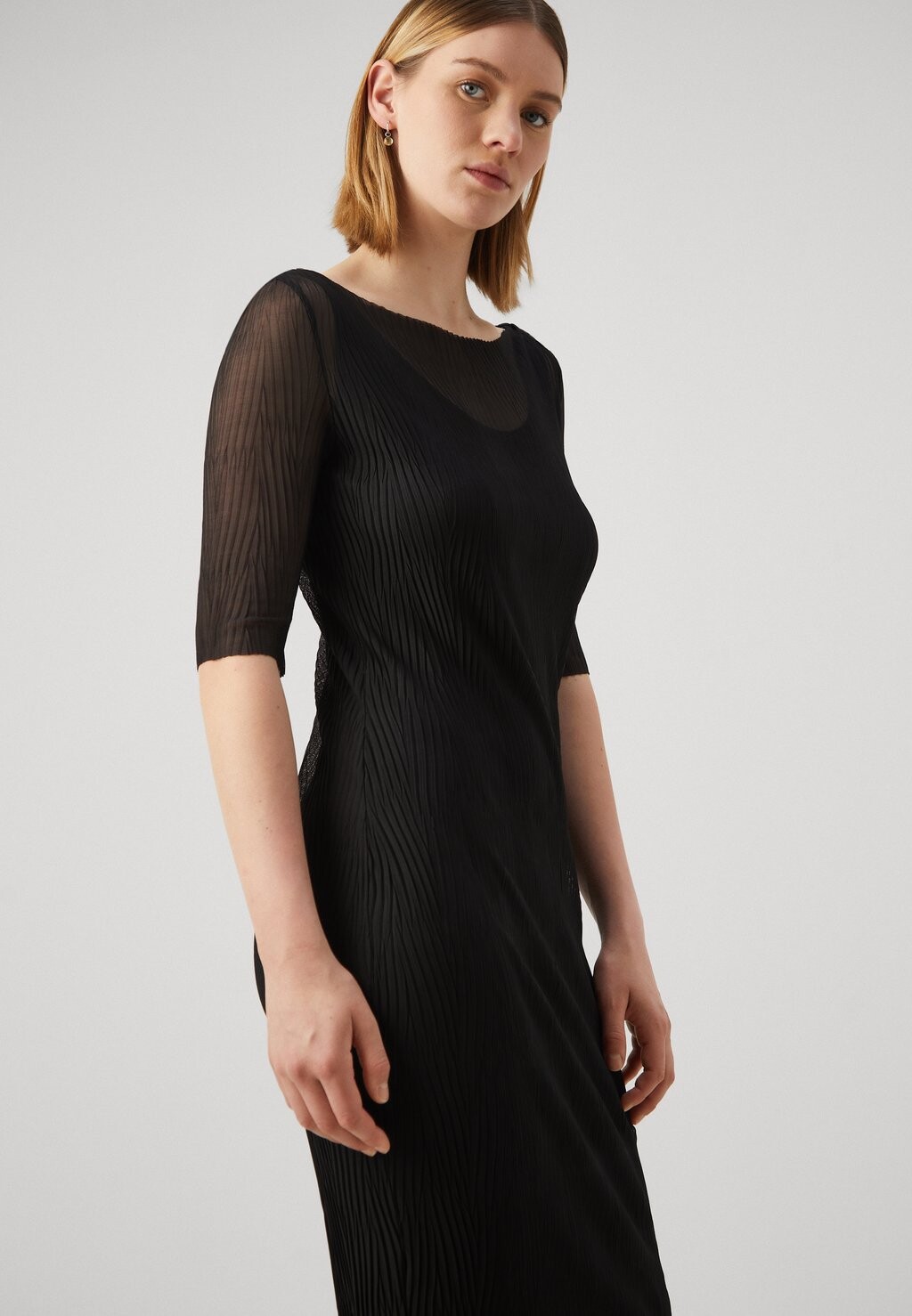 Дневное платье Evibini BOSS, черное
Дневное платье Evibini BOSS, черное