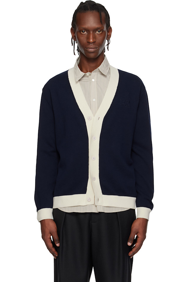 Maison Kitsuné Удобный кардиган из хлопка темно-синего цвета с контрастными вставками
Maison Kitsuné Удобный кардиган из хлопка темно-синего цвета с контрастными вставками