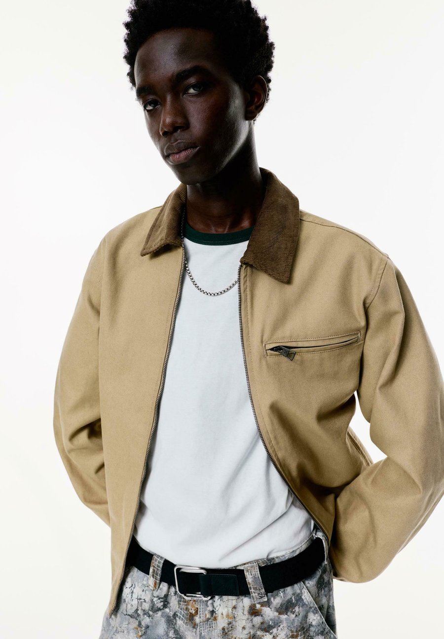 Куртка PULL&BEAR WITH COLLAR, Sand
Куртка PULL&BEAR WITH COLLAR, Sand