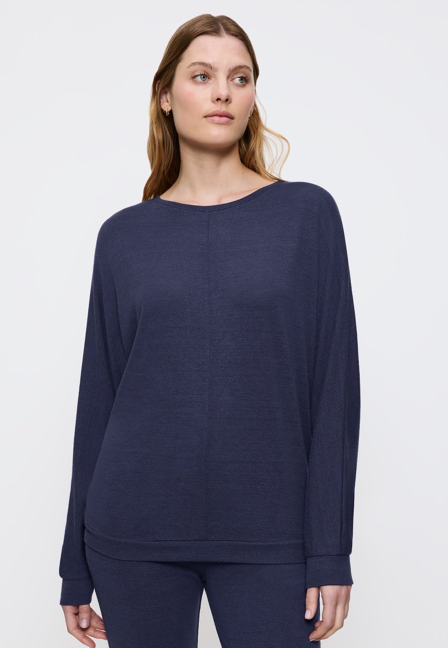 Джемпер Triumph Jumper, Blue Dark Combination/Dark Blue
Джемпер Triumph Jumper, Blue Dark Combination/Dark Blue