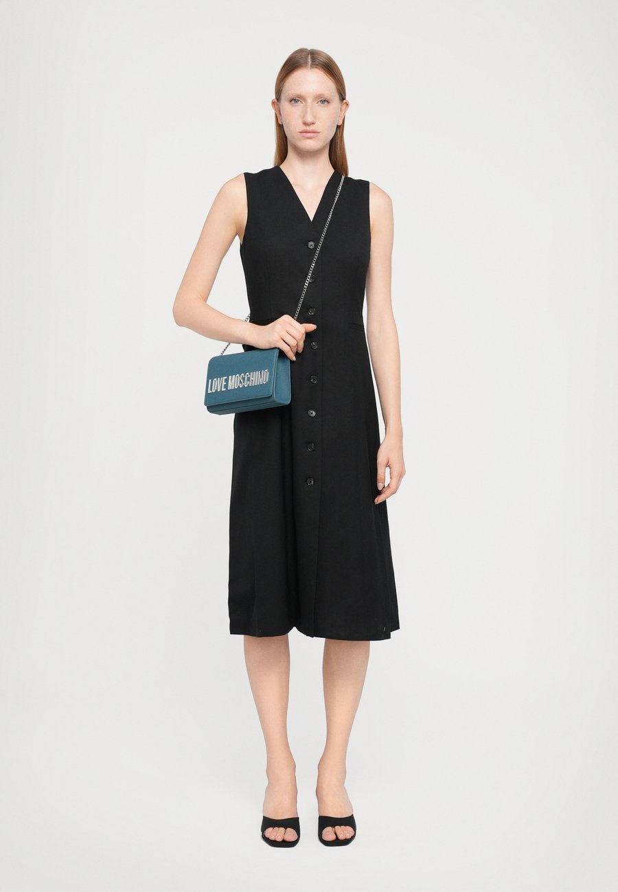 Сумка кросс-боди Love Moschino SMART DAILY BAG, Avio Blue/Blue
Сумка кросс-боди Love Moschino SMART DAILY BAG, Avio Blue/Blue