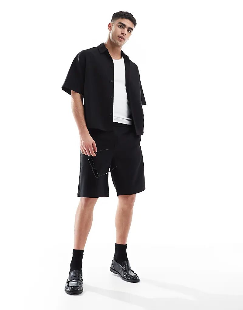 Премиальные шорты Bershka черного цвета — часть комплекта
Премиальные шорты Bershka черного цвета — часть комплекта