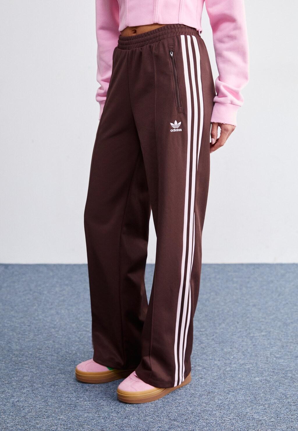 Спортивные брюки Beckenbauer adidas Originals, цвет shadow brown
Спортивные брюки Beckenbauer adidas Originals, цвет shadow brown