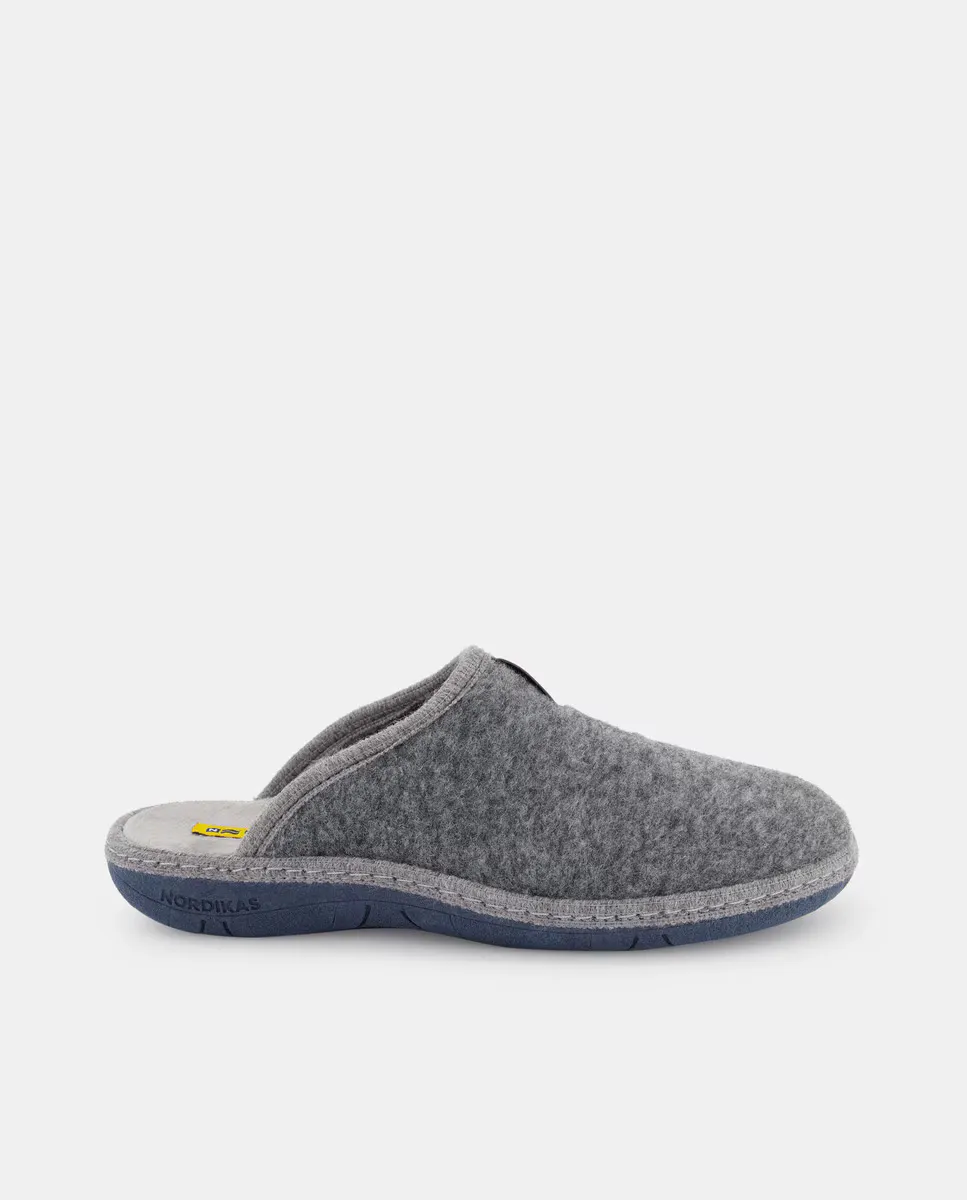 Мужские серые открытые домашние тапочки из однотонной ткани Nordikas
Мужские серые открытые домашние тапочки из однотонной ткани Nordikas
