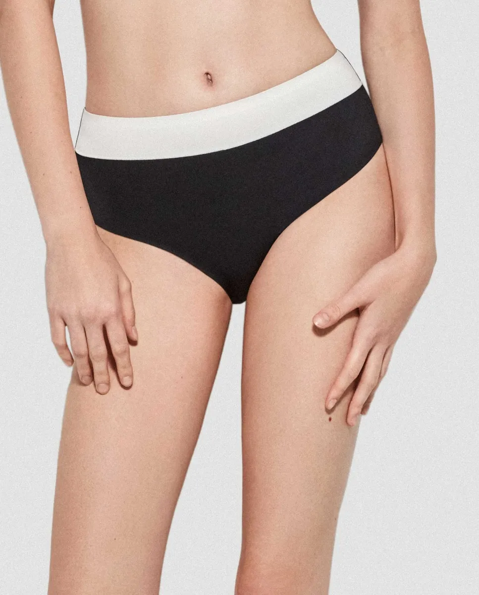 Плавки бикини с высокой талией и лазерной обработкой Gisela, черный
Плавки бикини с высокой талией и лазерной обработкой Gisela, черный