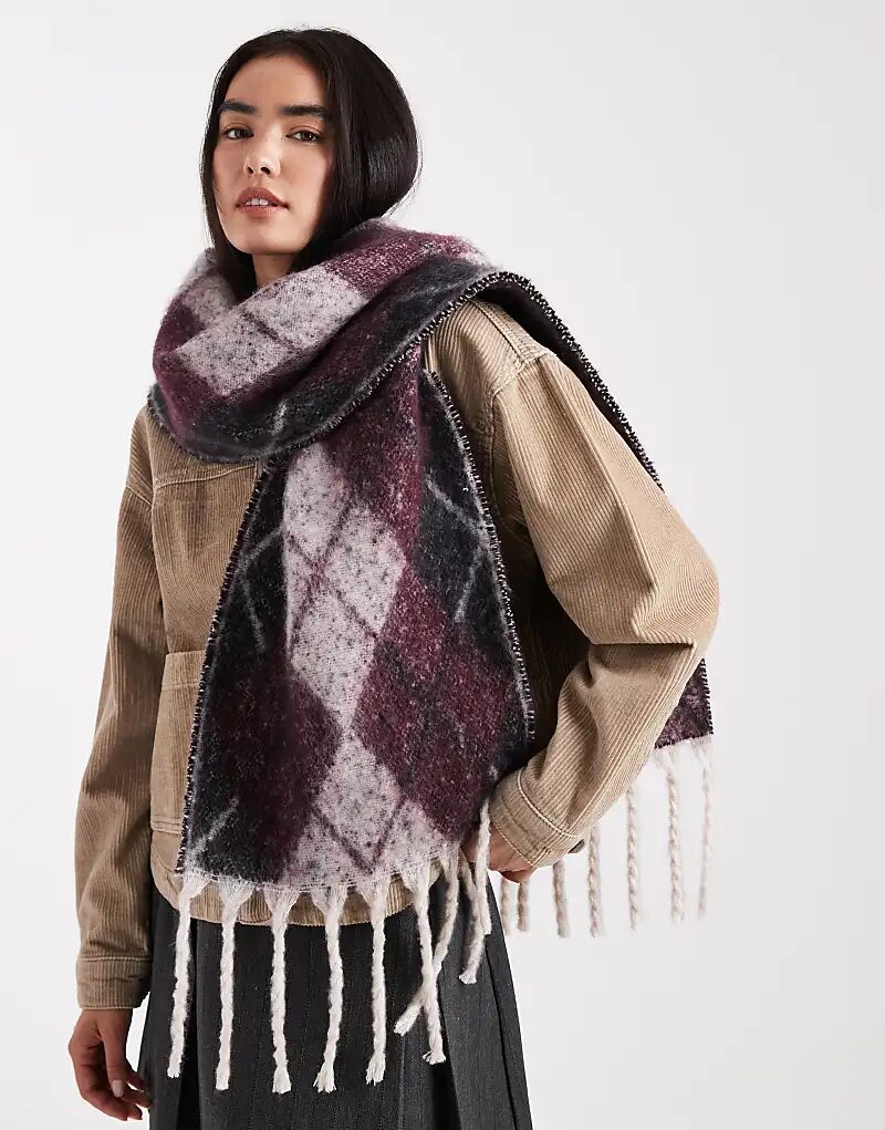 Шарф New Look с ромбовидным принтом бордового цвета
Шарф New Look с ромбовидным принтом бордового цвета